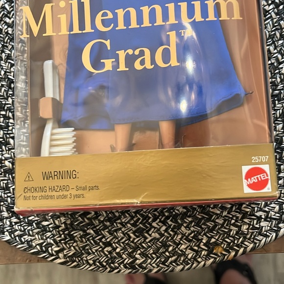 Barbie Millennium Grad Cap and Gown New In Box - Picture 3 of 5